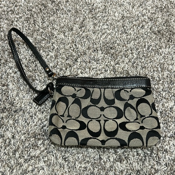 Coach wristlet - Picture 1 of 1